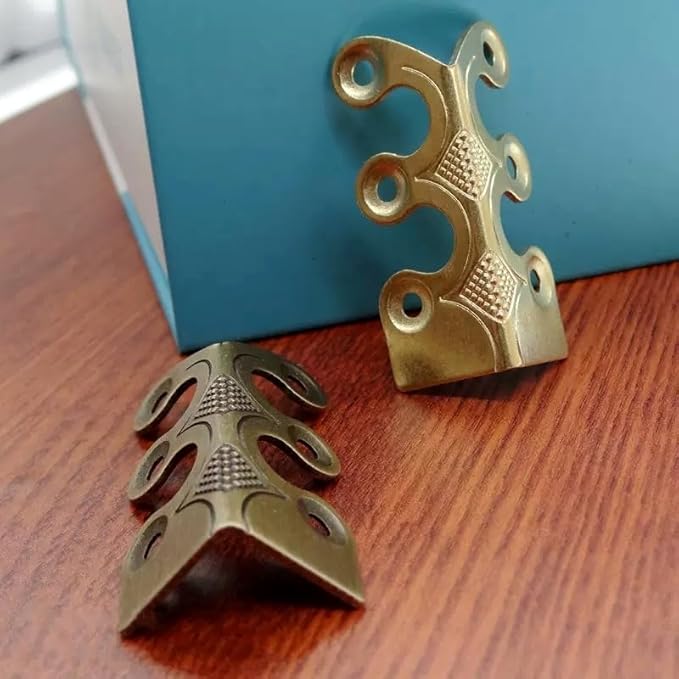Skirting Board Corner Protectors Solid Brass Baseboard Corner Protectors, Vintage Metal Corner Protector Table Corner Perimeter Cover Safety Bracket with Screws (Gold*10Pcs)