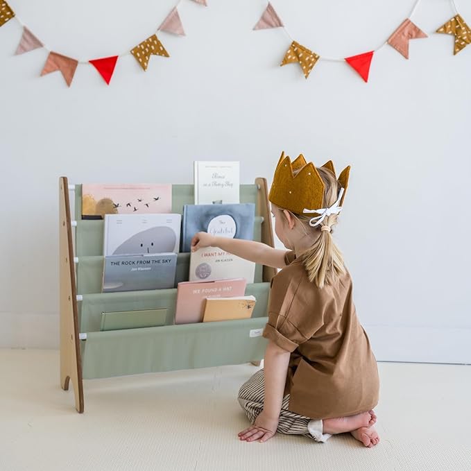 3 Sprouts Recycled Fabric Kids Bookshelf – 4-Tier Sling Book Rack Organizer - Nursery Room Playroom Classroom Wooden Book Shelves - Kid Bookcase Wood Storage Shelf for Toddler Age 3+ - Solid Green