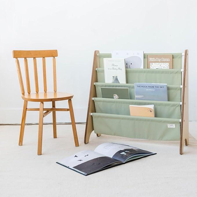 3 Sprouts Recycled Fabric Kids Bookshelf – 4-Tier Sling Book Rack Organizer - Nursery Room Playroom Classroom Wooden Book Shelves - Kid Bookcase Wood Storage Shelf for Toddler Age 3+ - Solid Green