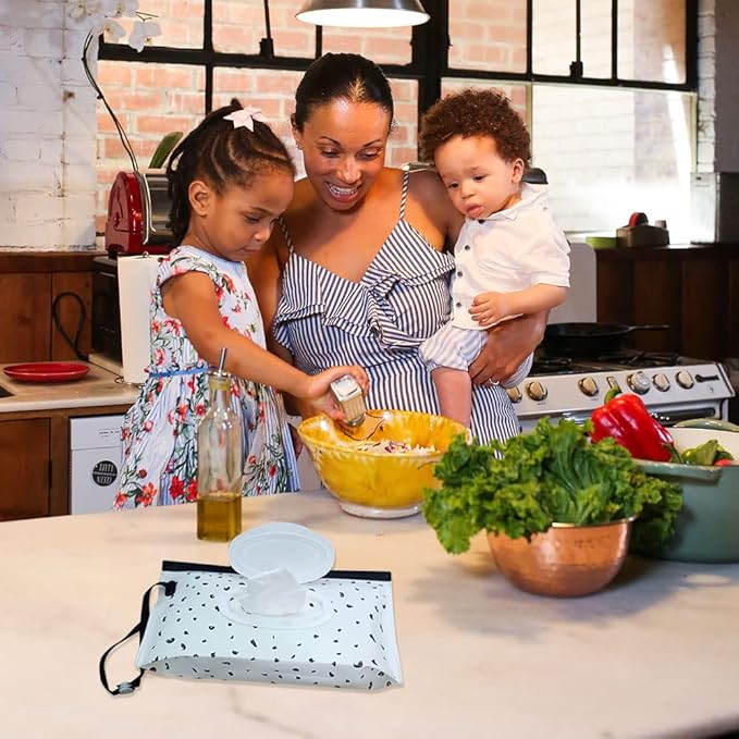 Baby Wipe Dispenser,Portable Refillable Wipe Holder Wipe Dispenser Bag Reusable Travel Wet Wipe Pouch (Black & White)
