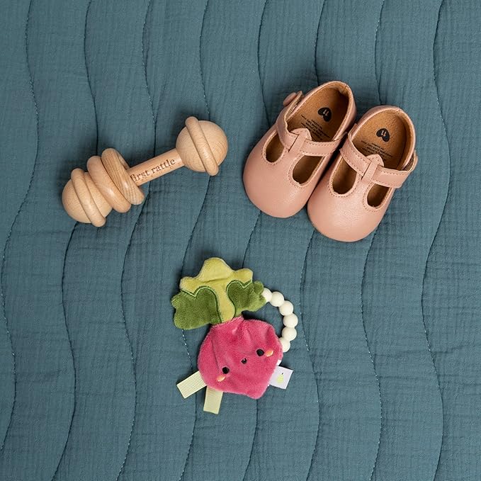 Pearhead Baby’s First Wooden Rattle, Montessori-Inspired Beechwood Rattle Teether for Newborns 0M+, Gender-Neutral Easter Gift, Natural Baby Keepsake